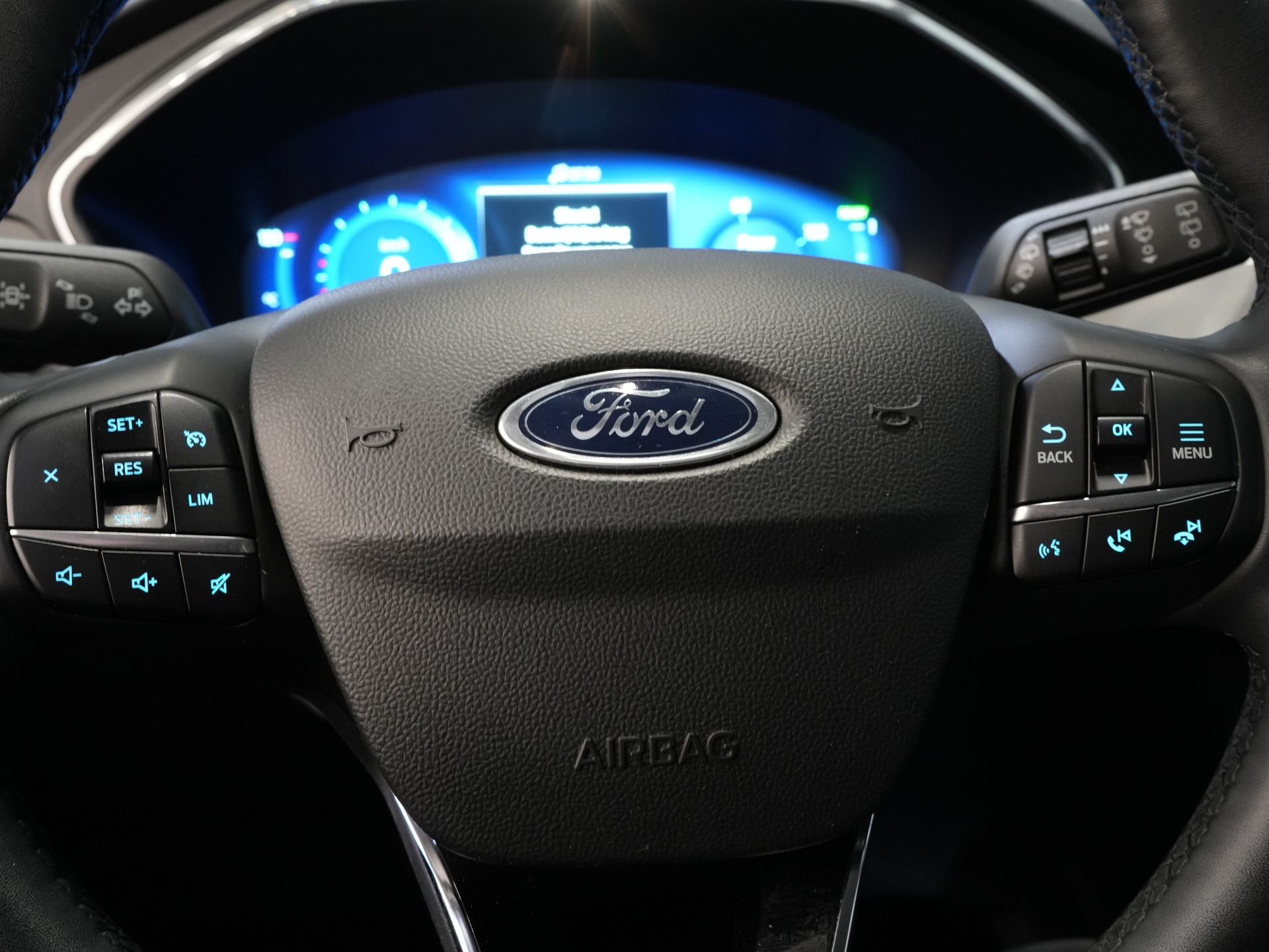 Ford Kuga SUV 2.5 PHEV 225 CV Titanium Navi/ Carplay/ Asientos calefactables/ Volante calefactable/ Cámara/ PDC/ Climatizador