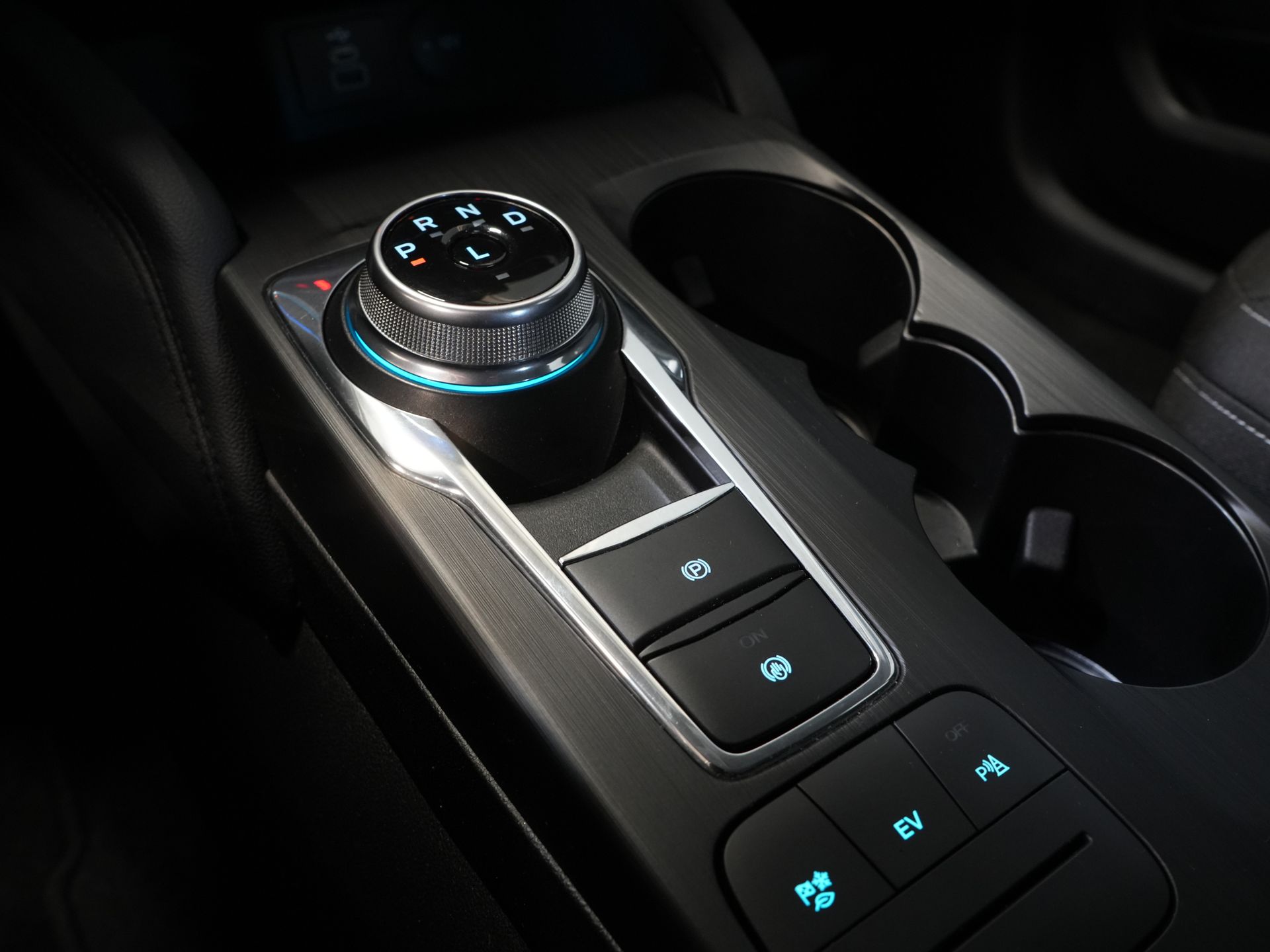 Ford Kuga SUV 2.5 PHEV 225 CV Titanium Navi/ Carplay/ Asientos calefactables/ Volante calefactable/ Cámara/ PDC/ Climatizador