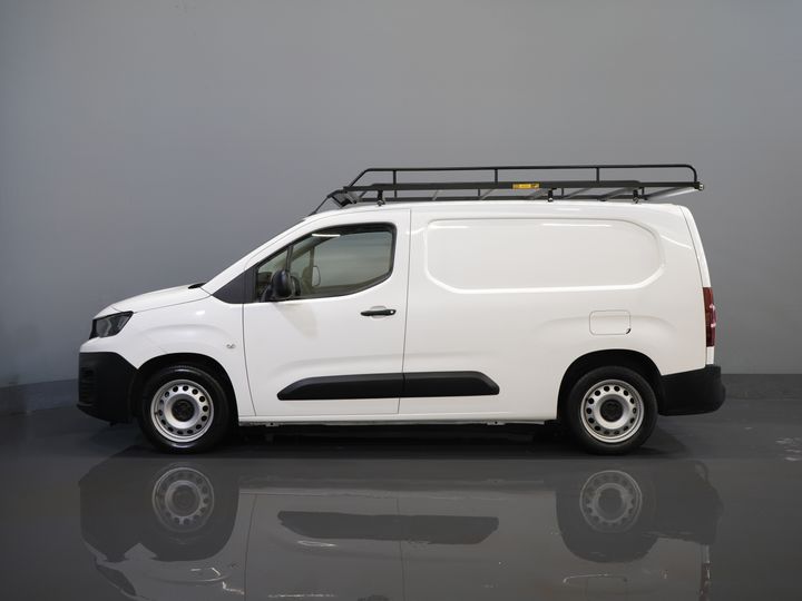 Peugeot Partner Van 1.5 HDI 130 hp Aut. L2 NL Auto/ 3Pers./ Carplay/ Airco/ Navi/ Imperial/ Cruise/ PDC/ DAB/ Towbar