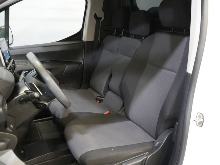 Peugeot Partner Van 1.5 HDI 130 hp Aut. L2 NL Auto/ 3Pers./ Carplay/ Airco/ Navi/ Imperial/ Cruise/ PDC/ DAB/ Towbar