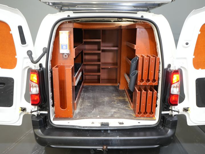Peugeot Partner Van 1.5 HDI 130 hp Aut. L2 NL Auto/ 3Pers./ Carplay/ Airco/ Navi/ Imperial/ Cruise/ PDC/ DAB/ Towbar