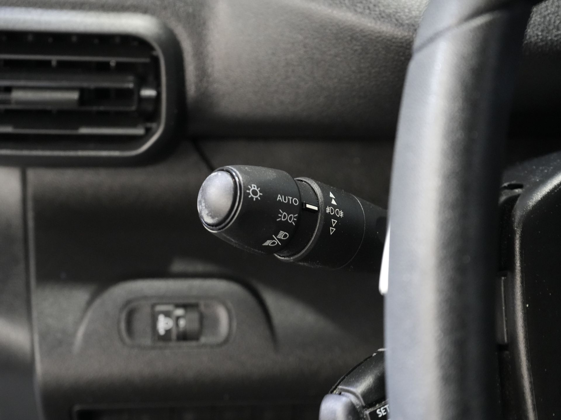 Peugeot Partner Van 1.5 HDI 130 hp Aut. L2 NL Auto/ 3Pers./ Carplay/ Airco/ Navi/ Imperial/ Cruise/ PDC/ DAB/ Towbar