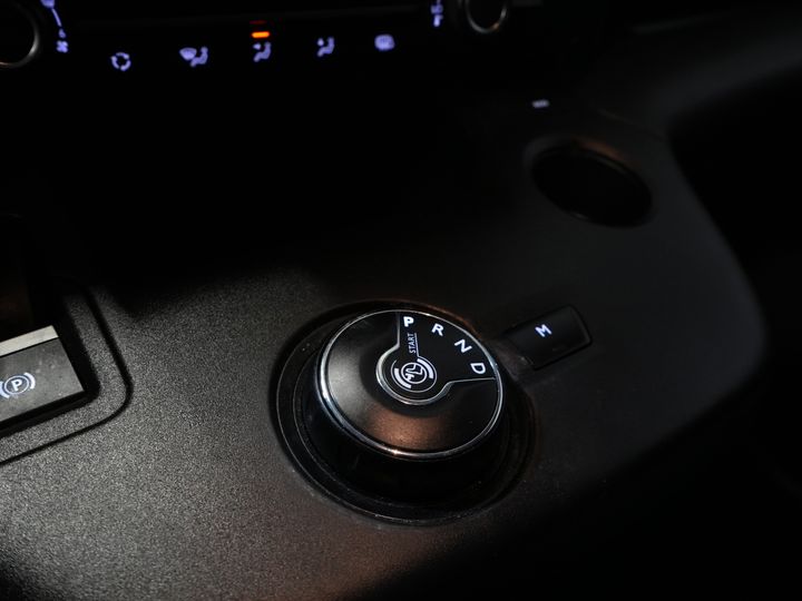 Peugeot Partner Van 1.5 HDI 130 hp Aut. L2 NL Auto/ 3Pers./ Carplay/ Airco/ Navi/ Imperial/ Cruise/ PDC/ DAB/ Towbar
