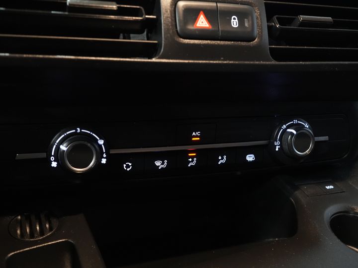 Peugeot Partner Van 1.5 HDI 130 hp Aut. L2 NL Auto/ 3Pers./ Carplay/ Airco/ Navi/ Imperial/ Cruise/ PDC/ DAB/ Towbar