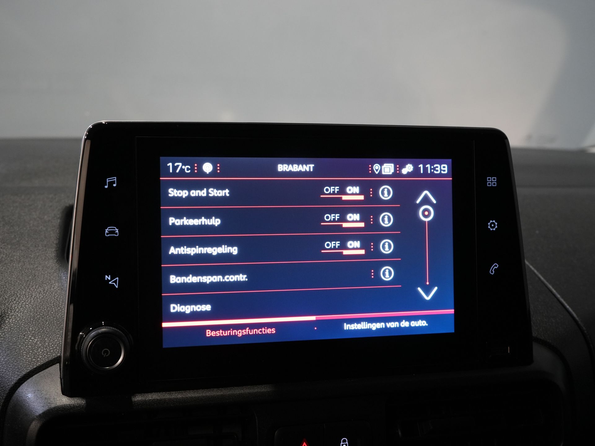 Peugeot Partner Van 1.5 HDI 130 hp Aut. L2 NL Auto/ 3Pers./ Carplay/ Airco/ Navi/ Imperial/ Cruise/ PDC/ DAB/ Towbar
