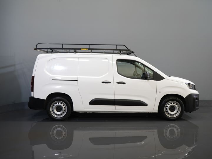 Peugeot Partner Van 1.5 HDI 130 hp Aut. L2 NL Auto/ 3Pers./ Carplay/ Airco/ Navi/ Imperial/ Cruise/ PDC/ DAB/ Towbar