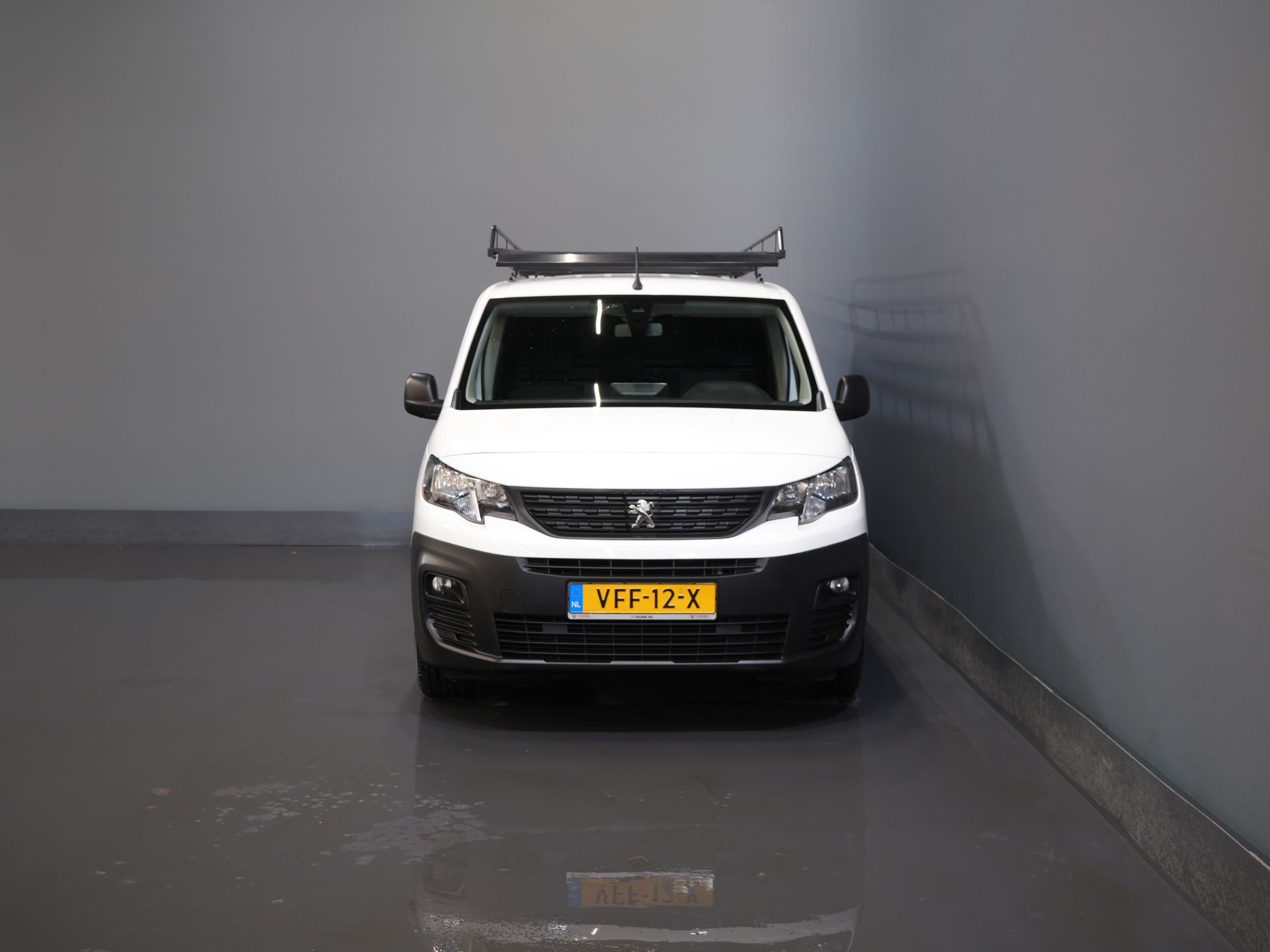 Peugeot Partner Van 1.5 HDI 130 hp Aut. L2 NL Auto/ 3Pers./ Carplay/ Airco/ Navi/ Imperial/ Cruise/ PDC/ DAB/ Towbar