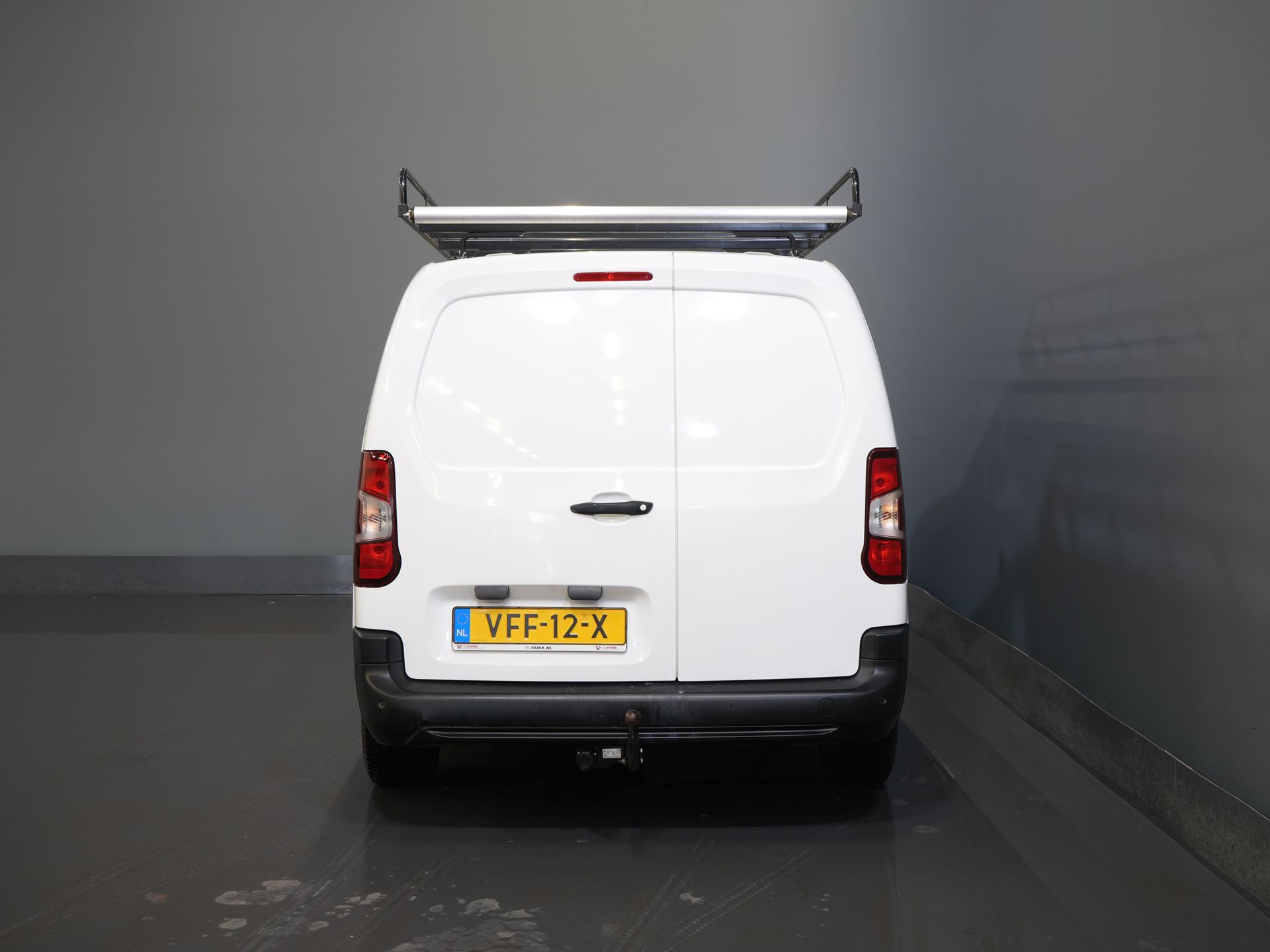 Peugeot Partner Van 1.5 HDI 130 hp Aut. L2 NL Auto/ 3Pers./ Carplay/ Airco/ Navi/ Imperial/ Cruise/ PDC/ DAB/ Towbar