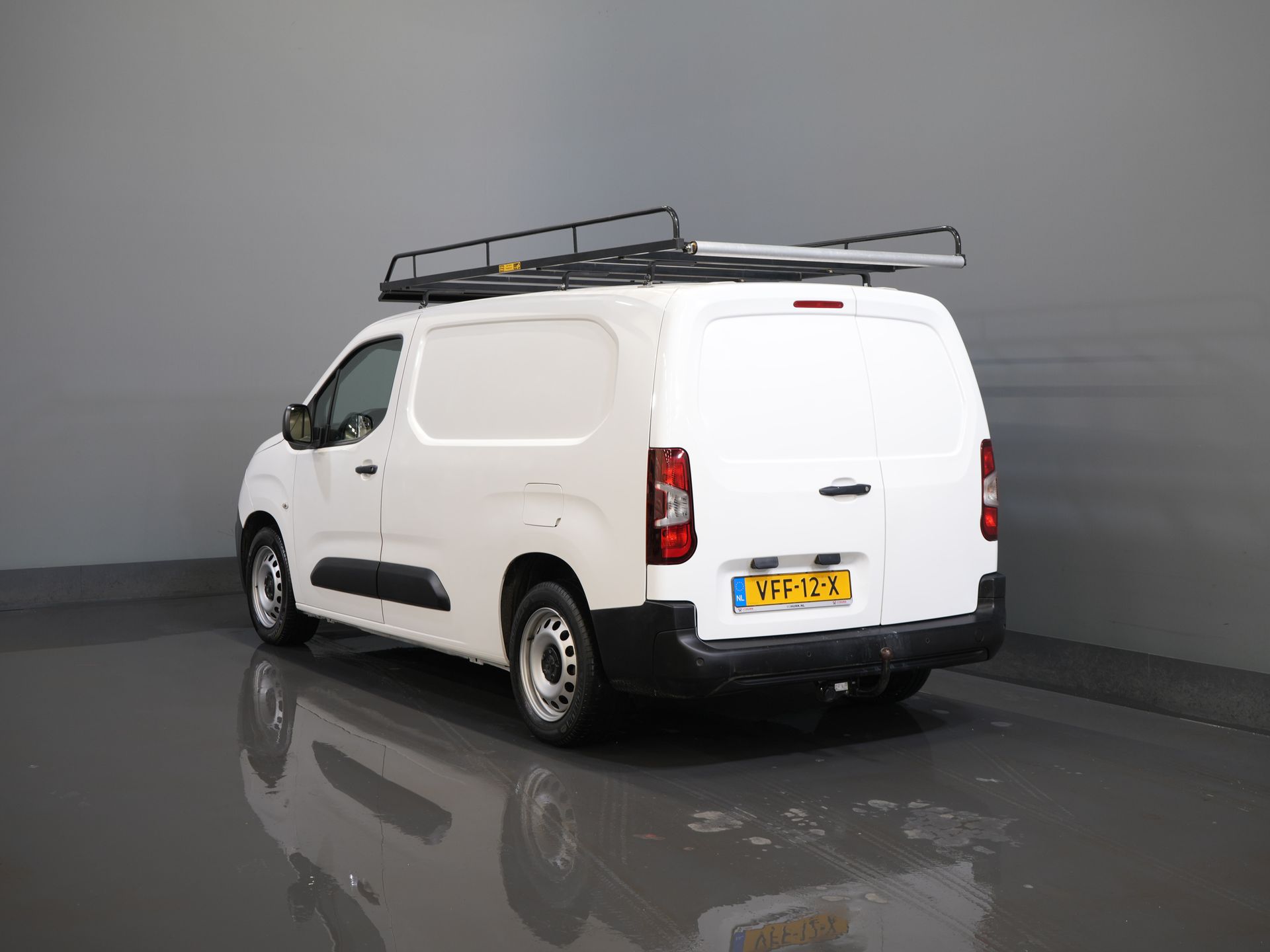 Peugeot Partner Van 1.5 HDI 130 hp Aut. L2 NL Auto/ 3Pers./ Carplay/ Airco/ Navi/ Imperial/ Cruise/ PDC/ DAB/ Towbar