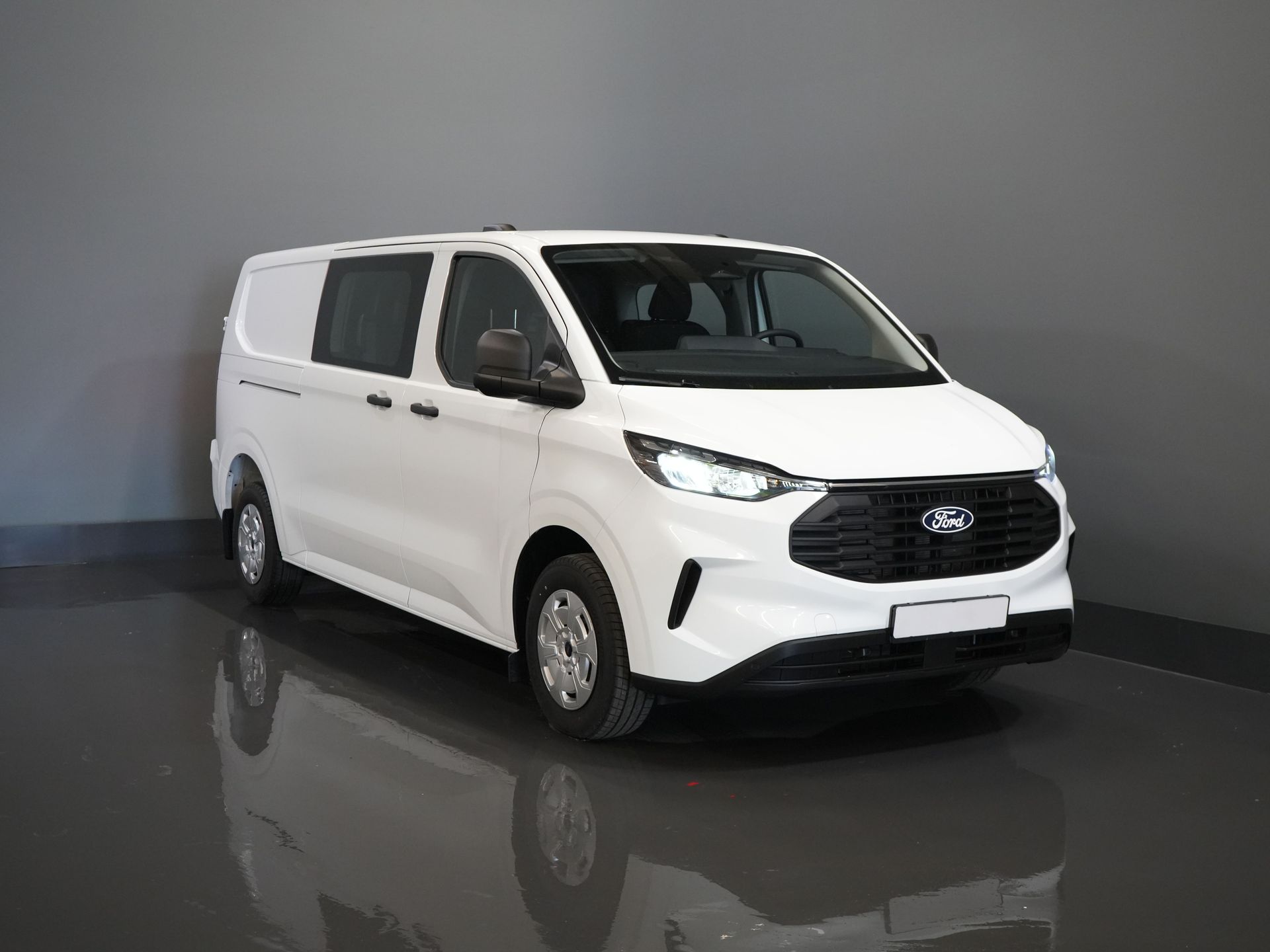 Ford Transit Custom Van 320 2.0 TDCI 136 hp L2 Trend BPM FREE! DC Double Cab/ 5 years/200,000 km Warranty/ Carplay/ Climate/ Camera/ PDC/ Cruise