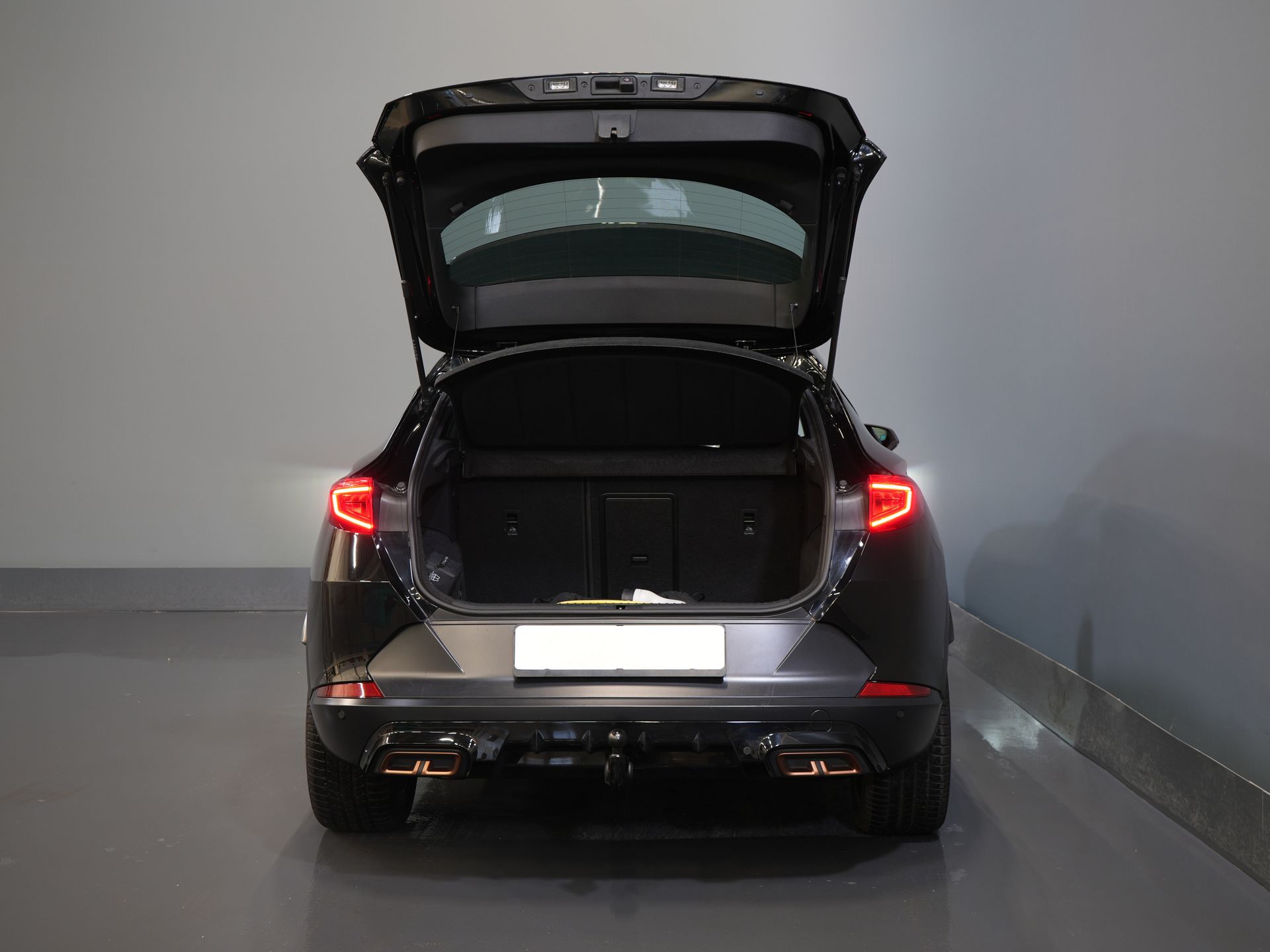 CUPRA Formentor SUV 1.4 e-Hybrid VZ 245 CV Tribe Edition LED Matrix / Adapt.Cruise/ Alcantara/ 19” LMV/ Gancho de remolque/ Memoria/ Asientos calefactables/ Volante calefactable.