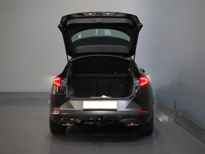 CUPRA Formentor SUV 1.4 e-Hybrid VZ 245 CV Tribe Edition LED Matrix / Adapt.Cruise/ Alcantara/ 19” LMV/ Gancho de remolque/ Memoria/ Asientos calefactables/ Volante calefactable.