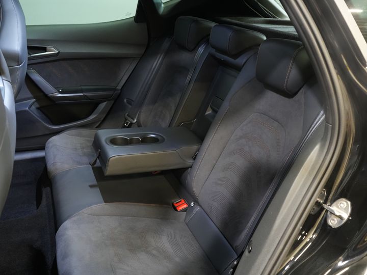 CUPRA Formentor SUV 1.4 e-Hybrid VZ 245 CV Tribe Edition LED Matrix / Adapt.Cruise/ Alcantara/ 19” LMV/ Gancho de remolque/ Memoria/ Asientos calefactables/ Volante calefactable.