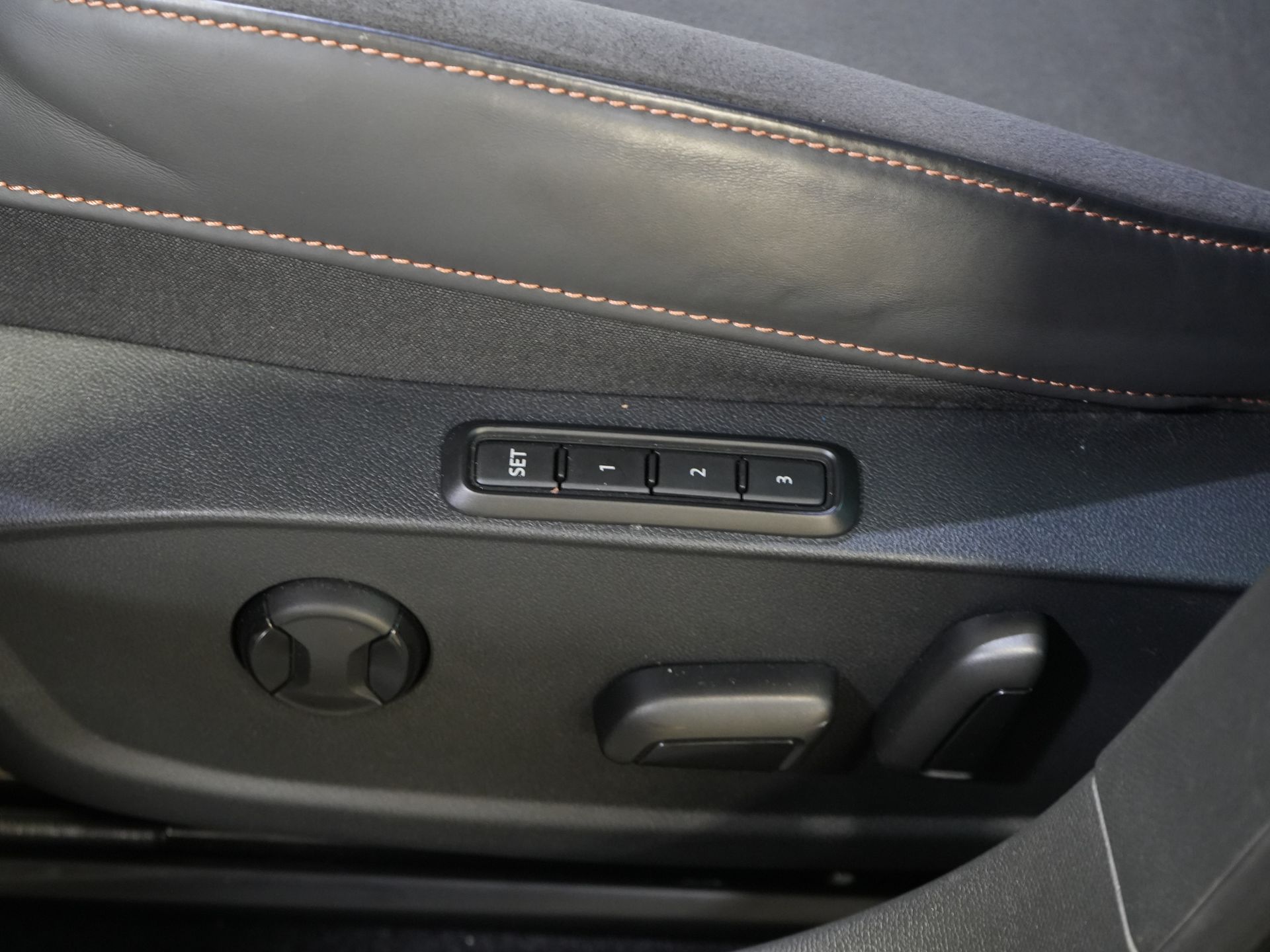 CUPRA Formentor SUV 1.4 e-Hybrid VZ 245 CV Tribe Edition LED Matrix / Adapt.Cruise/ Alcantara/ 19” LMV/ Gancho de remolque/ Memoria/ Asientos calefactables/ Volante calefactable.