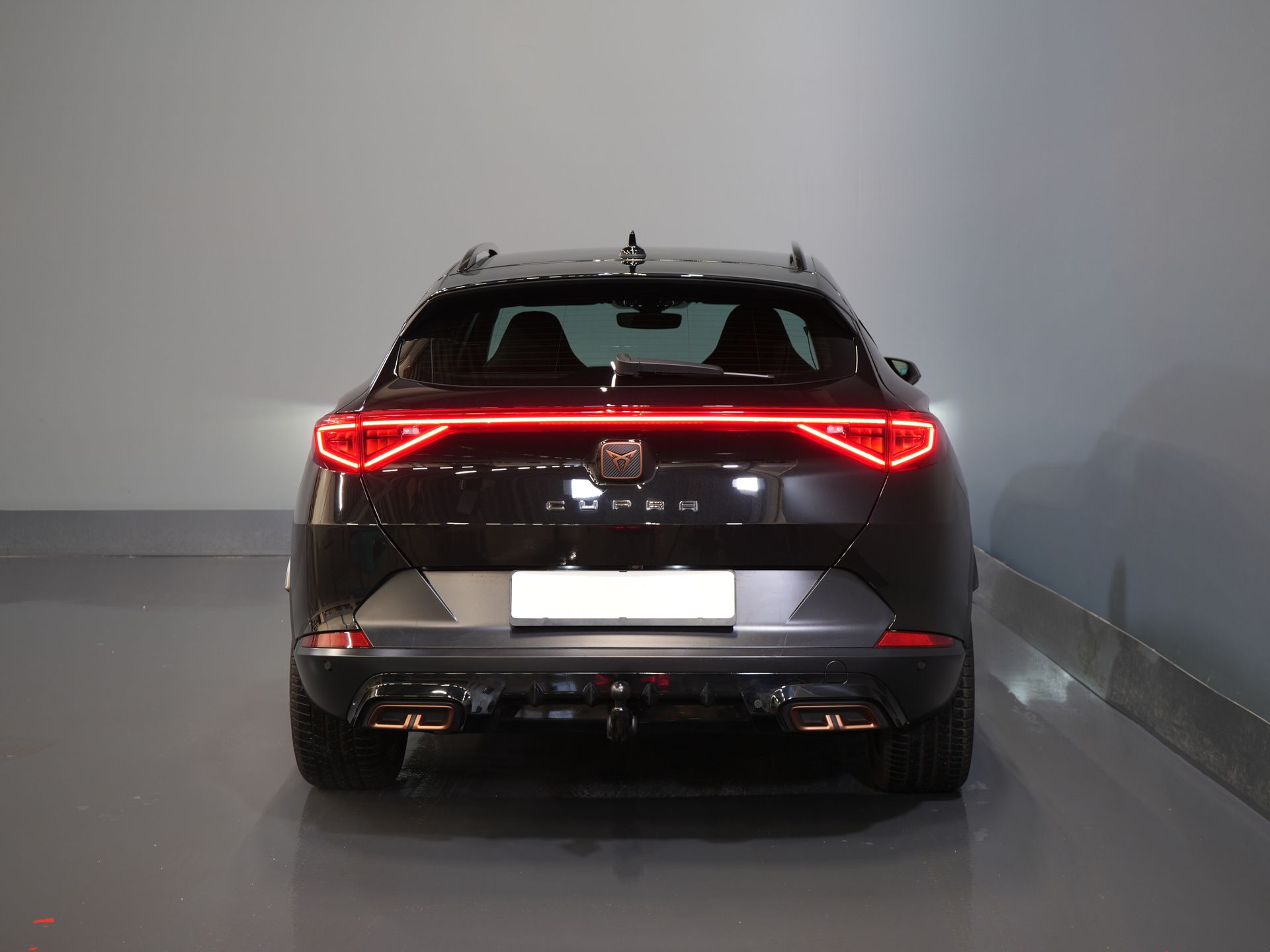 CUPRA Formentor SUV 1.4 e-Hybrid VZ 245 CV Tribe Edition LED Matrix / Adapt.Cruise/ Alcantara/ 19” LMV/ Gancho de remolque/ Memoria/ Asientos calefactables/ Volante calefactable.