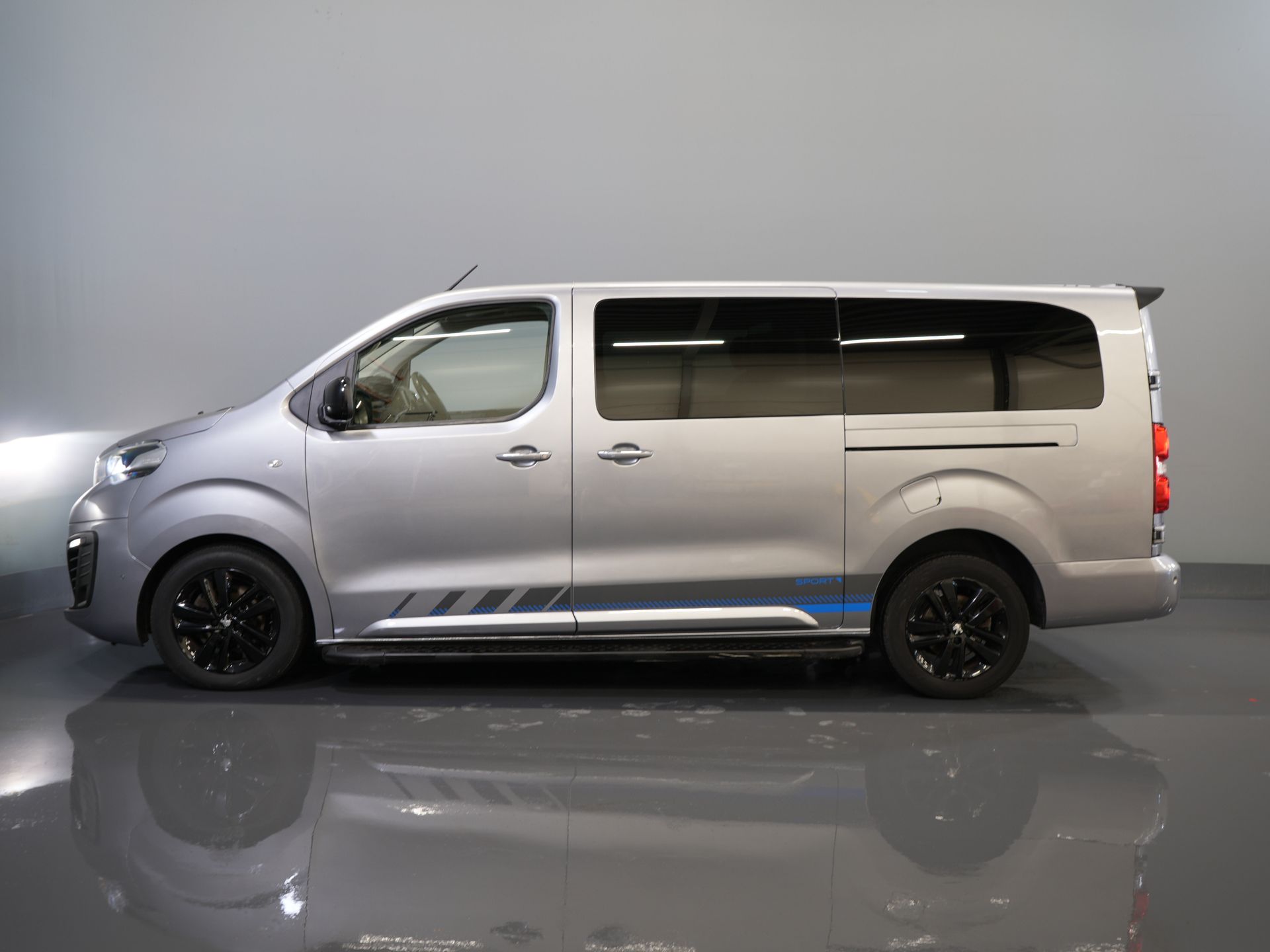 Peugeot Expert Bestelbus 2.0 HDI 180 pk Aut. Sport Edition Nr 128 DC Dubbel Cabine Adapt.Cruise/ 2xSchuifdeur/ Leder/ Xenon/ Head Up/ Climate/ Alarm/ Sto