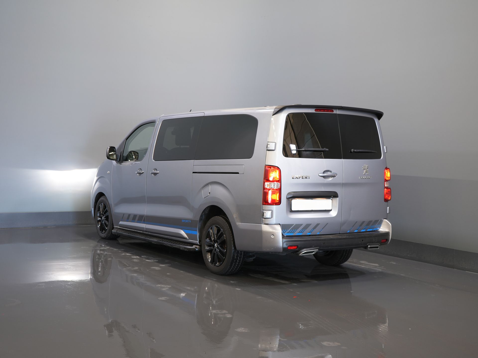 Peugeot Expert Bestelbus 2.0 HDI 180 pk Aut. Sport Edition Nr 128 DC Dubbel Cabine Adapt.Cruise/ 2xSchuifdeur/ Leder/ Xenon/ Head Up/ Climate/ Alarm/ Sto