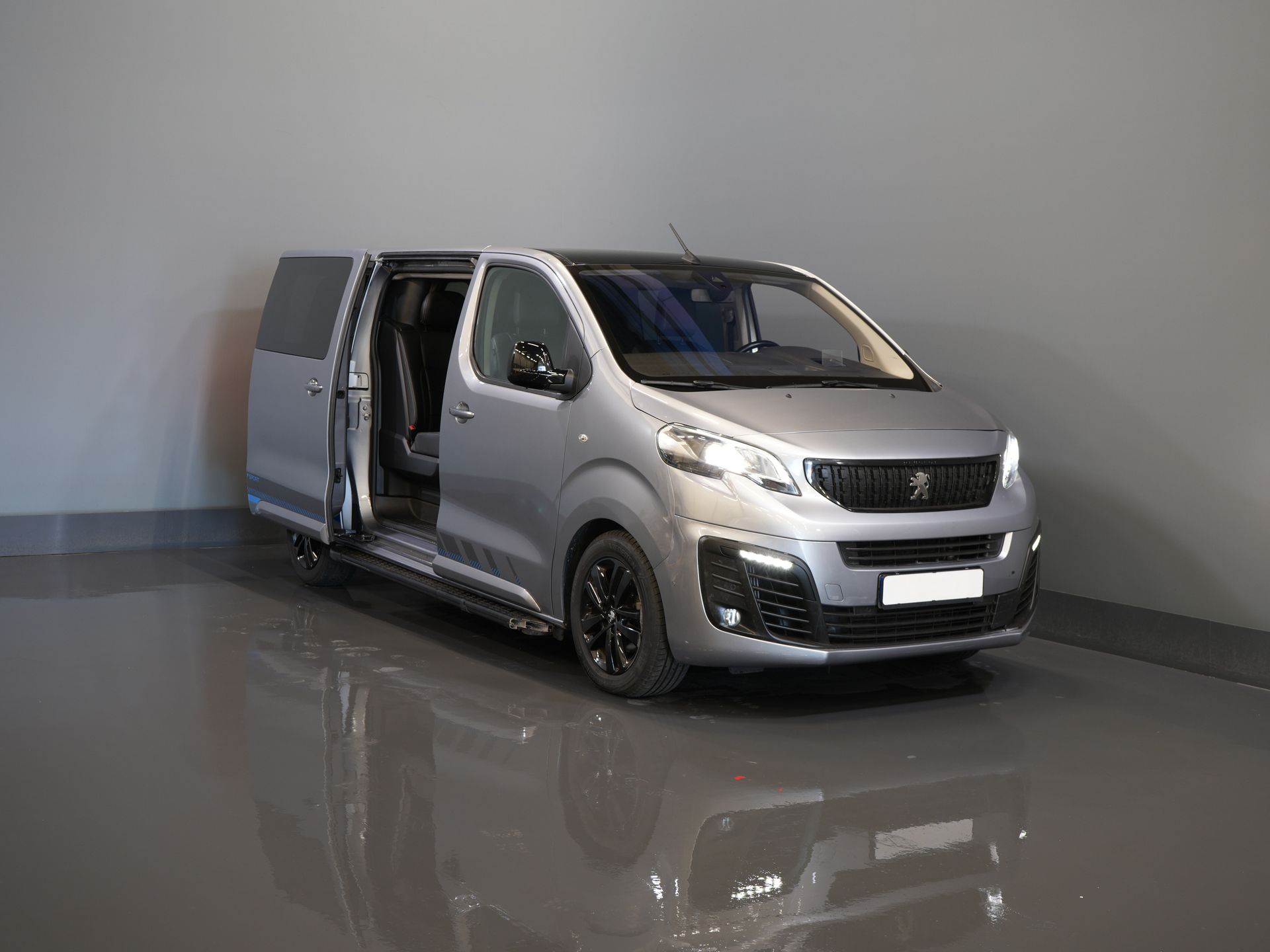 Peugeot Expert Bestelbus 2.0 HDI 180 pk Aut. Sport Edition Nr 128 DC Dubbel Cabine Adapt.Cruise/ 2xSchuifdeur/ Leder/ Xenon/ Head Up/ Climate/ Alarm/ Sto