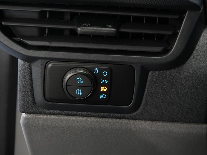 Ford E-Transit Custom Van L2 330 km Garanzia WLTP fino al 2028/ LED/ Caricabatterie rapido/ Riscaldatore a stelo/ Sedili/ Sterzo/ Carplay/ Videocamera/ PDC/ Clima/ Crociera