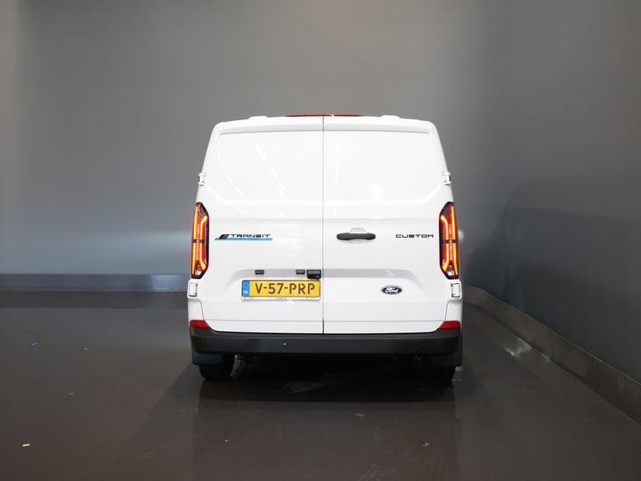 Ford E-Transit Custom Van L2 330 km Garanzia WLTP fino al 2028/ LED/ Caricabatterie rapido/ Riscaldatore a stelo/ Sedili/ Sterzo/ Carplay/ Videocamera/ PDC/ Clima/ Crociera