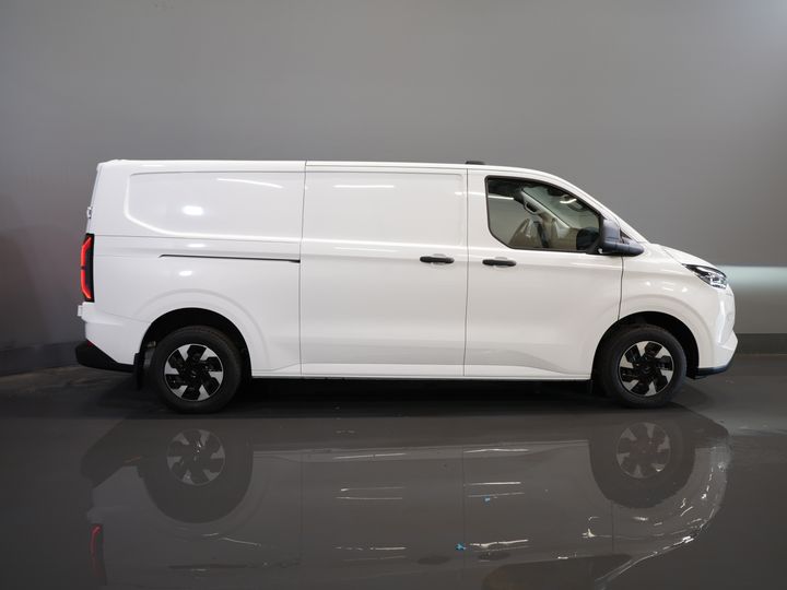 Ford E-Transit Custom Van L2 330 km Garanzia WLTP fino al 2028/ LED/ Caricabatterie rapido/ Riscaldatore a stelo/ Sedili/ Sterzo/ Carplay/ Videocamera/ PDC/ Clima/ Crociera