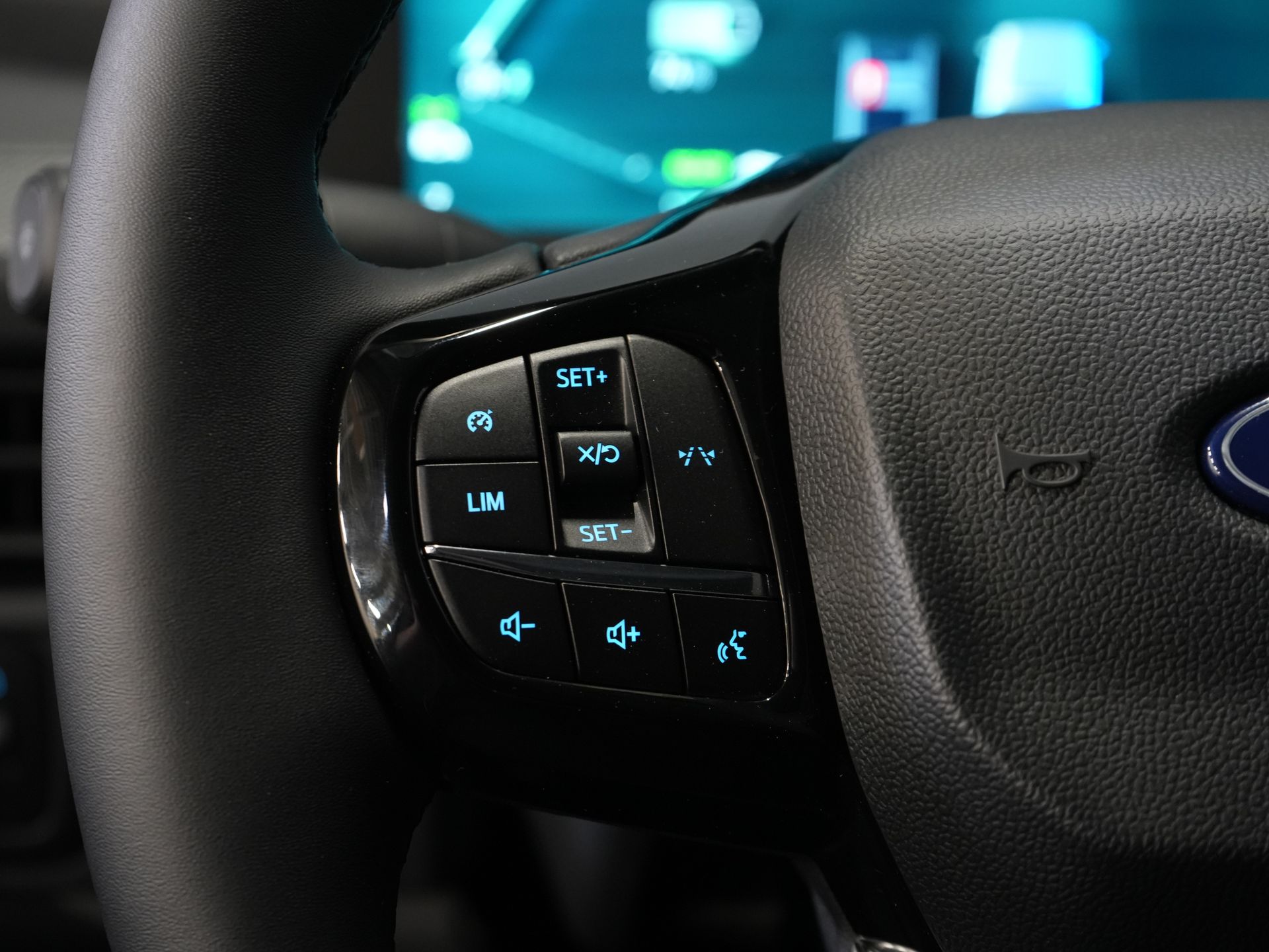 Ford E-Transit Custom Bestelbus Trend L2 65 kWh 330 km WLTP Garantie t/m 2030/ LED/ Snellader/ 2.3t Trekverm./ Stuurverw./ Stoelverw./ Carplay/ Climate/ Camera/