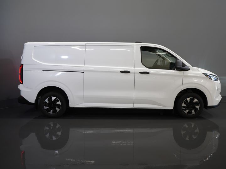 Ford E-Transit Custom Bestelbus Trend L2 65 kWh 330 km WLTP Garantie t/m 2030/ LED/ Snellader/ 2.3t Trekverm./ Stuurverw./ Stoelverw./ Carplay/ Climate/ Camera/