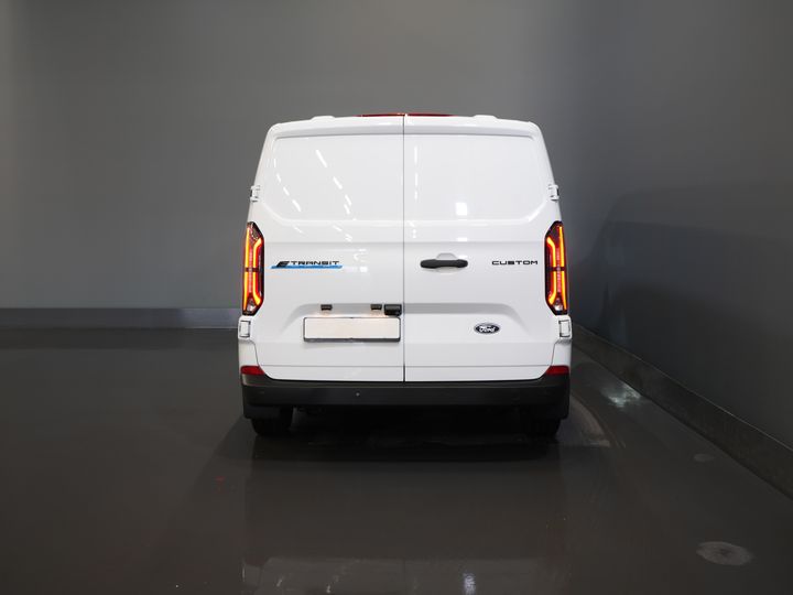 Ford E-Transit Custom Bestelbus Trend L2 65 kWh 330 km WLTP Garantie t/m 2030/ LED/ Snellader/ 2.3t Trekverm./ Stuurverw./ Stoelverw./ Carplay/ Climate/ Camera/