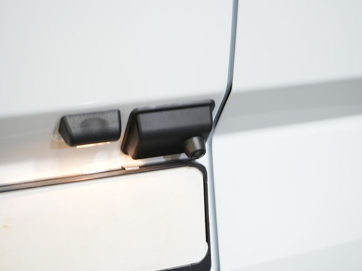 Ford E-Transit Custom Bestelbus Trend L2 65 kWh 330 km WLTP Garantie t/m 2030/ LED/ Snellader/ 2.3t Trekverm./ Stuurverw./ Stoelverw./ Carplay/ Climate/ Camera/