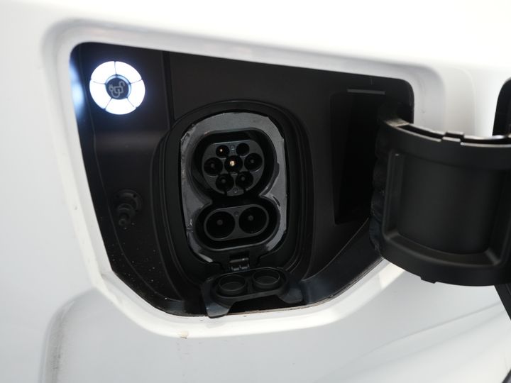 Ford E-Transit Custom Bestelbus Trend L2 65 kWh 330 km WLTP Garantie t/m 2030/ LED/ Snellader/ 2.3t Trekverm./ Stuurverw./ Stoelverw./ Carplay/ Climate/ Camera/