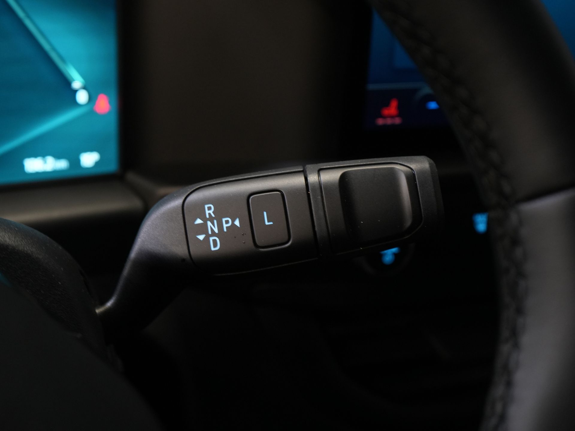 Ford E-Transit Custom Bestelbus Trend L2 65 kWh 330 km WLTP Garantie t/m 2030/ LED/ Snellader/ 2.3t Trekverm./ Stuurverw./ Stoelverw./ Carplay/ Climate/ Camera/