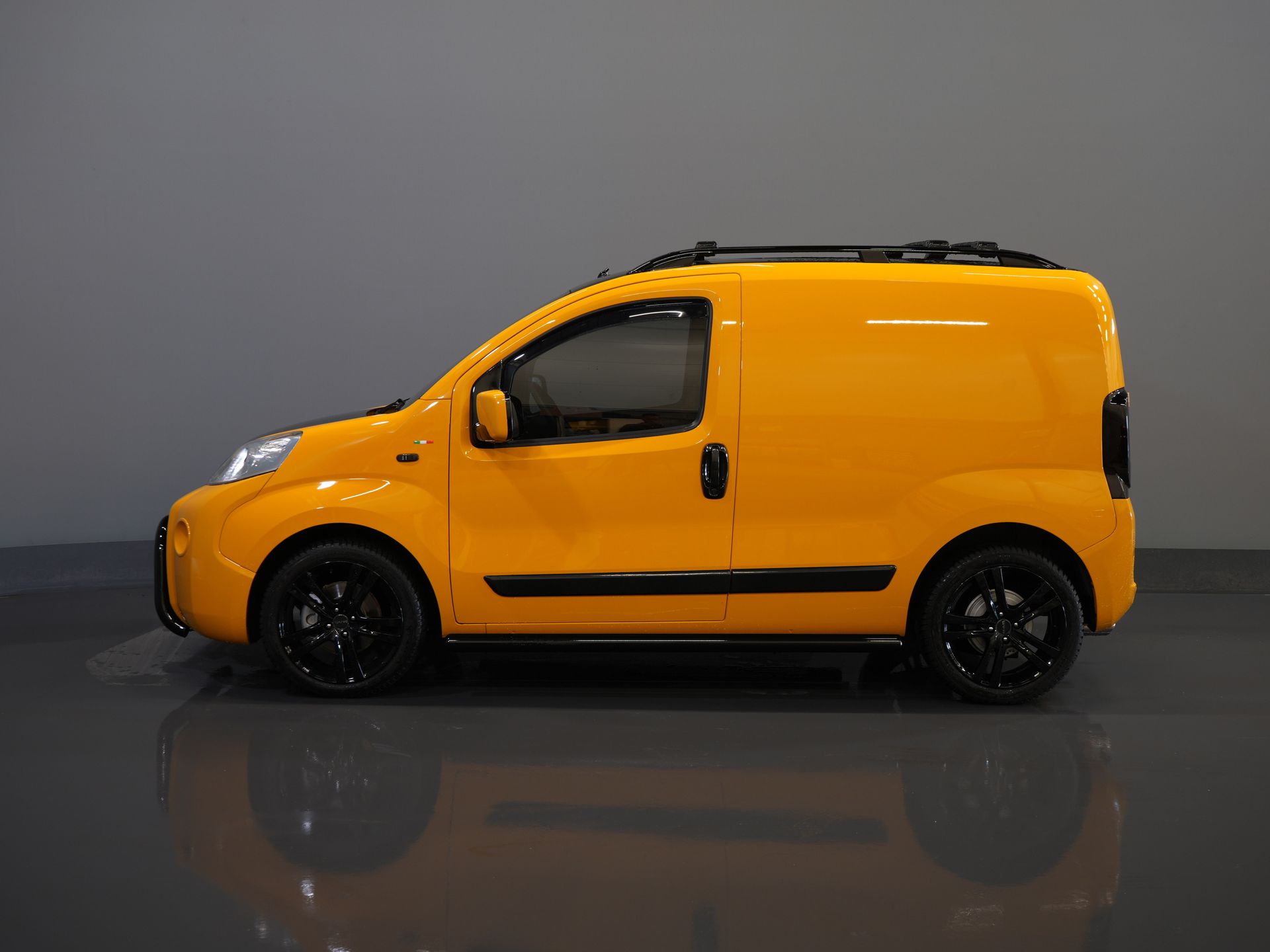 Fiat Fiorino Van 1.3 MJ 95 KM BPM FREE UNIQUE! NL Car/ MOT 05-2026/ Carplay/ Gestof. Przedział ładunkowy/ Hak holowniczy/ Airco