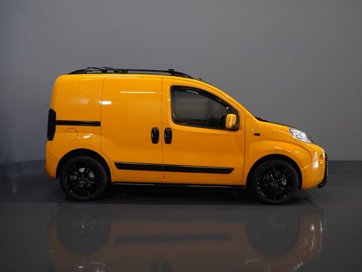 Fiat Fiorino Van 1.3 MJ 95 KM BPM FREE UNIQUE! NL Car/ MOT 05-2026/ Carplay/ Gestof. Przedział ładunkowy/ Hak holowniczy/ Airco