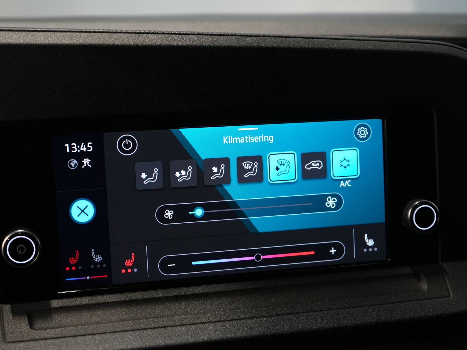 Volkswagen Caddy Cargo Maxi Bestelbus 2.0 TDI 125 pk DSG Aut. Standkachel/ Stoelverw./ Carplay/ Airco/ Dakdragers/ Cruise/ PDC/ Trekhaak