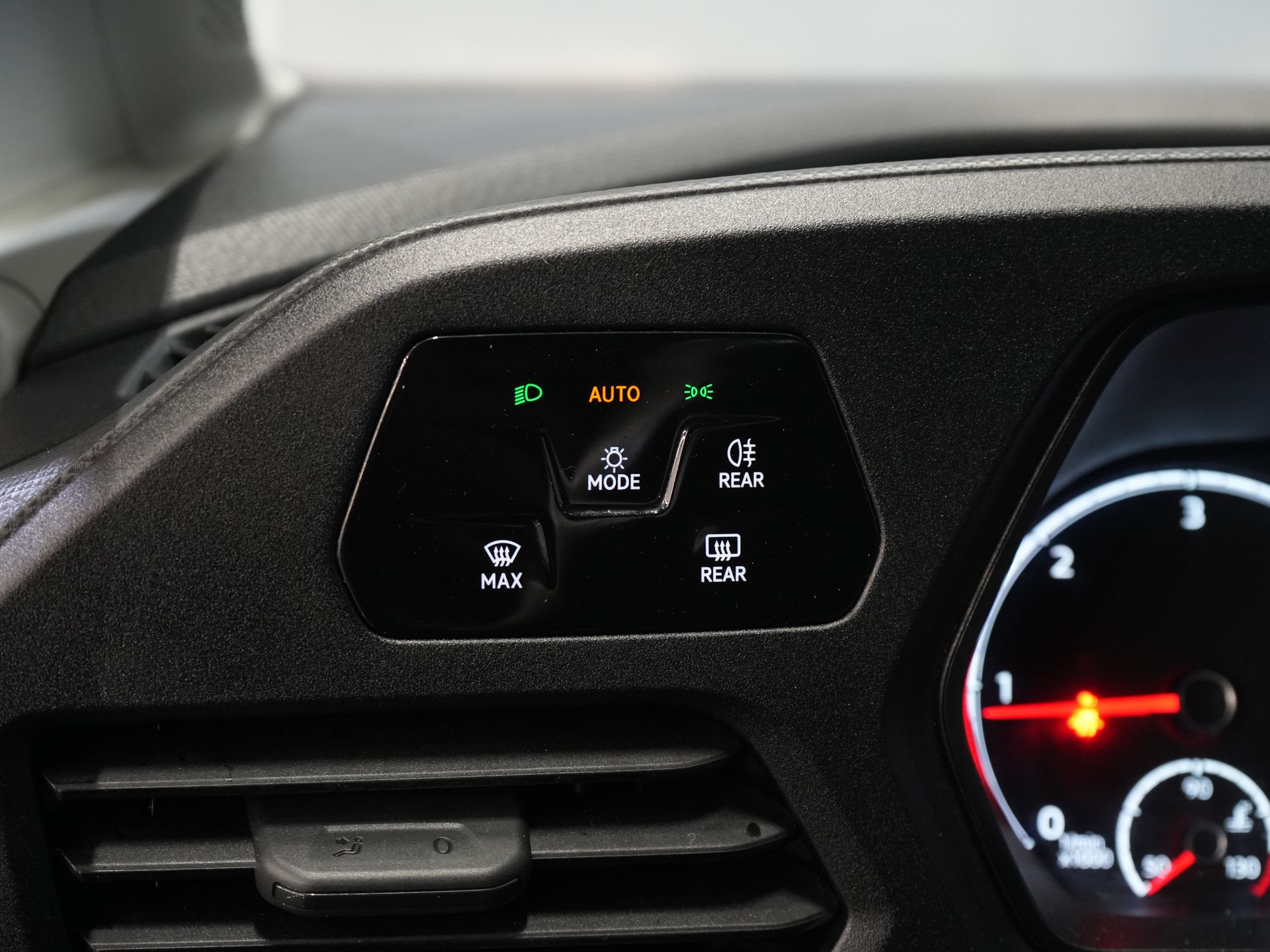 Volkswagen Caddy Cargo Maxi Bestelbus 2.0 TDI 125 pk DSG Aut. Standkachel/ Stoelverw./ Carplay/ Airco/ Dakdragers/ Cruise/ PDC/ Trekhaak