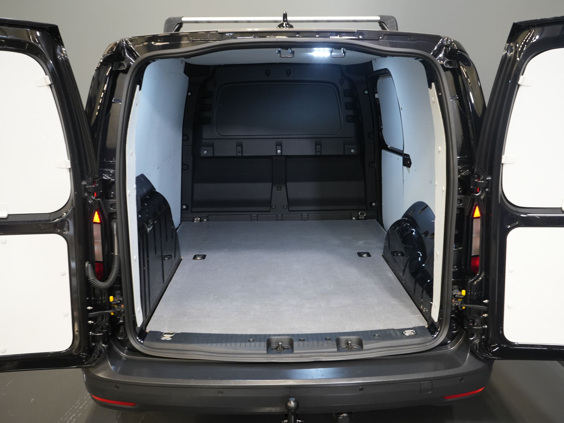 Volkswagen Caddy Cargo Maxi Bestelbus 2.0 TDI 125 pk DSG Aut. Standkachel/ Stoelverw./ Carplay/ Airco/ Dakdragers/ Cruise/ PDC/ Trekhaak