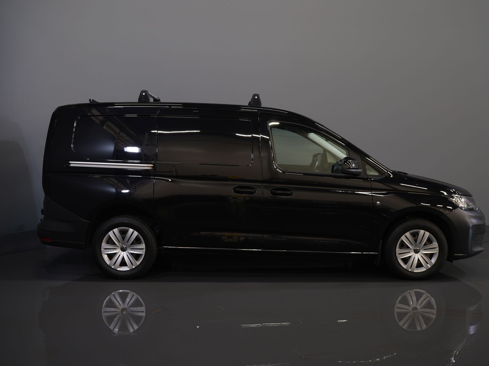 Volkswagen Caddy Cargo Maxi Bestelbus 2.0 TDI 125 pk DSG Aut. Standkachel/ Stoelverw./ Carplay/ Airco/ Dakdragers/ Cruise/ PDC/ Trekhaak