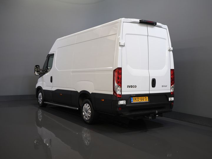 Iveco Daily Bestelbus 35S18 3.0 180 pk L2H2 BPM VRIJ 3.5t Trekhaak/ 270 Gr. Deuren/ Gev. Stoel/ Climate/ CarPlay/ Sidebars/ Camera
