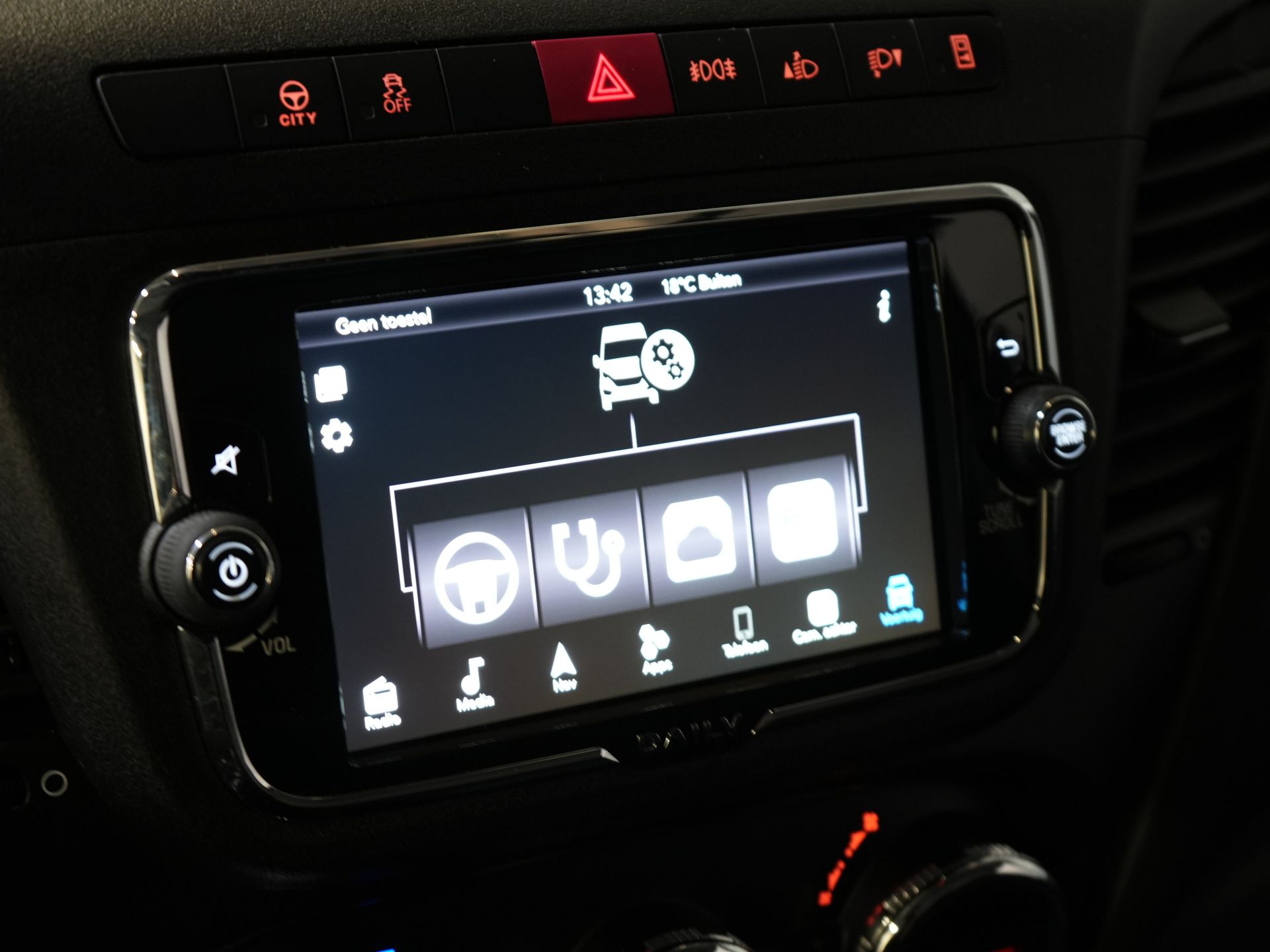 Iveco Daily Bestelbus 35S18 3.0 180 pk L2H2 BPM VRIJ 3.5t Trekhaak/ 270 Gr. Deuren/ Gev. Stoel/ Climate/ CarPlay/ Sidebars/ Camera