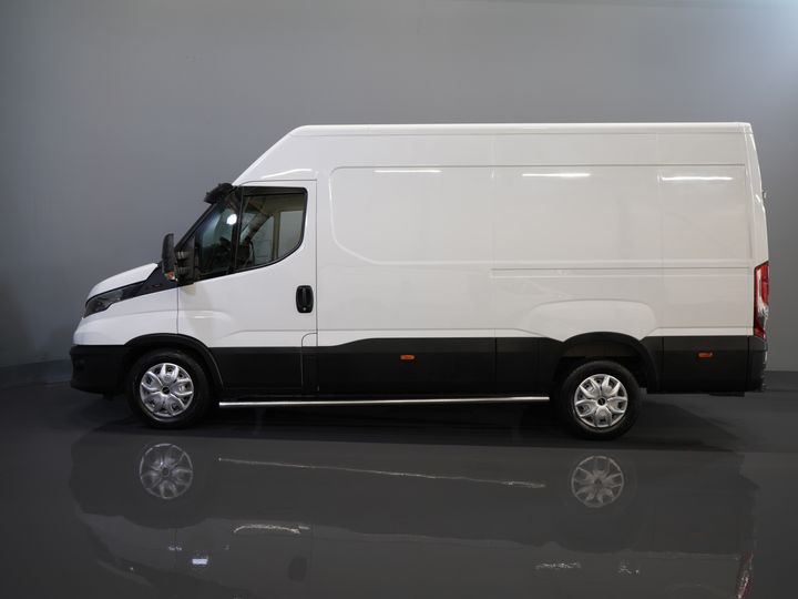 Iveco Daily Bestelbus 35S18 3.0 180 pk L2H2 BPM VRIJ 3.5t Trekhaak/ 270 Gr. Deuren/ Gev. Stoel/ Climate/ CarPlay/ Sidebars/ Camera