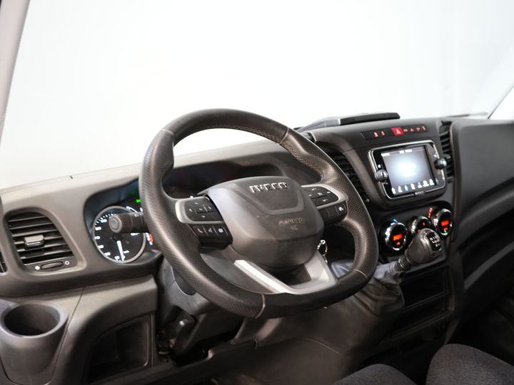 Iveco Daily Bestelbus 35S18 3.0 180 pk L2H2 BPM VRIJ 3.5t Trekhaak/ 270 Gr. Deuren/ Gev. Stoel/ Climate/ CarPlay/ Sidebars/ Camera