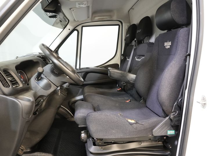 Iveco Daily Bestelbus 35S18 3.0 180 pk L2H2 BPM VRIJ 3.5t Trekhaak/ 270 Gr. Deuren/ Gev. Stoel/ Climate/ CarPlay/ Sidebars/ Camera