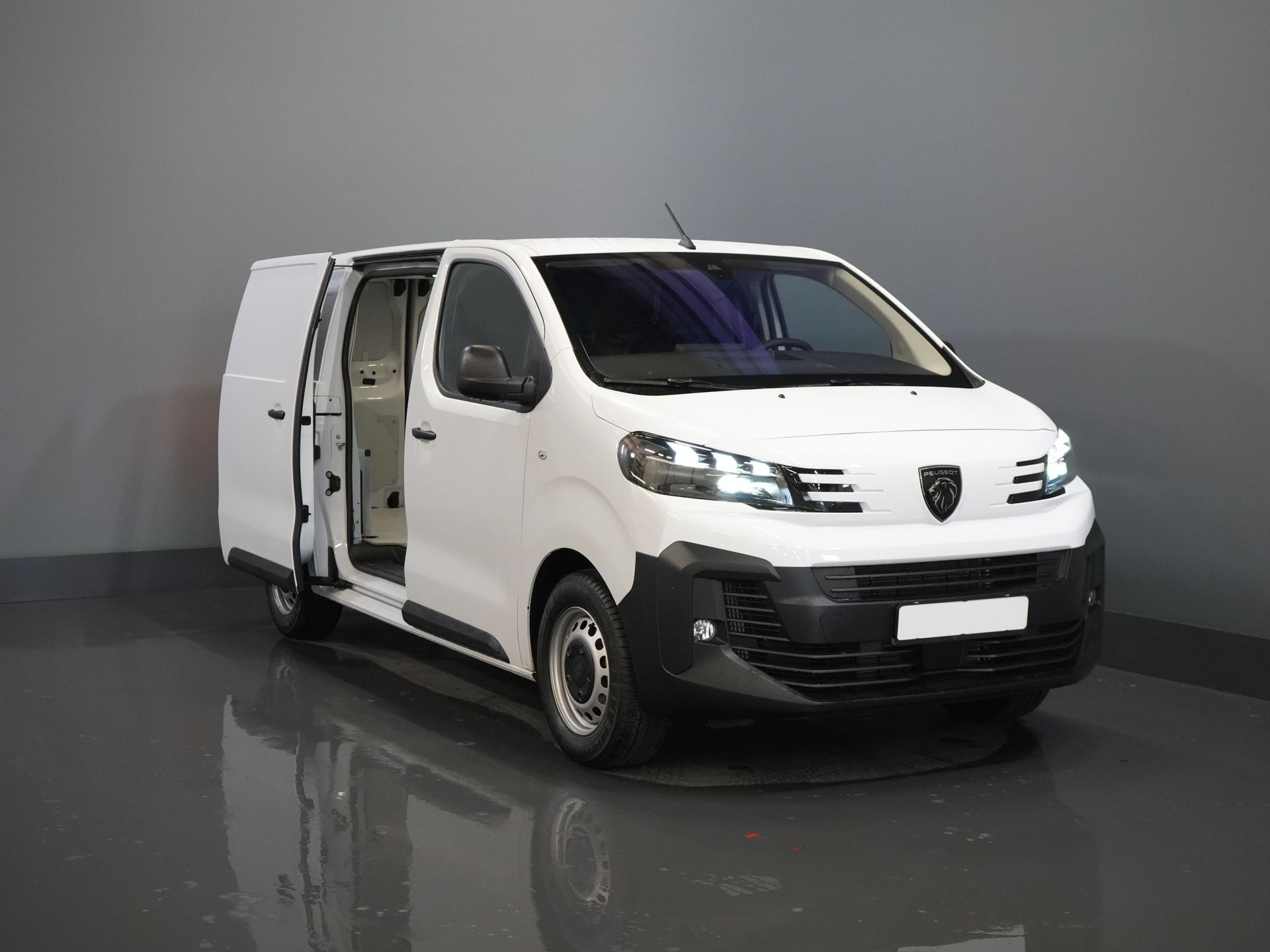 Peugeot Expert Van 2.0 HDi 145 hp Aut. L2 BPM FREE! LED/ Virtuelles Cockpit/ Carplay/ Navi/ Cruise/ Kamera