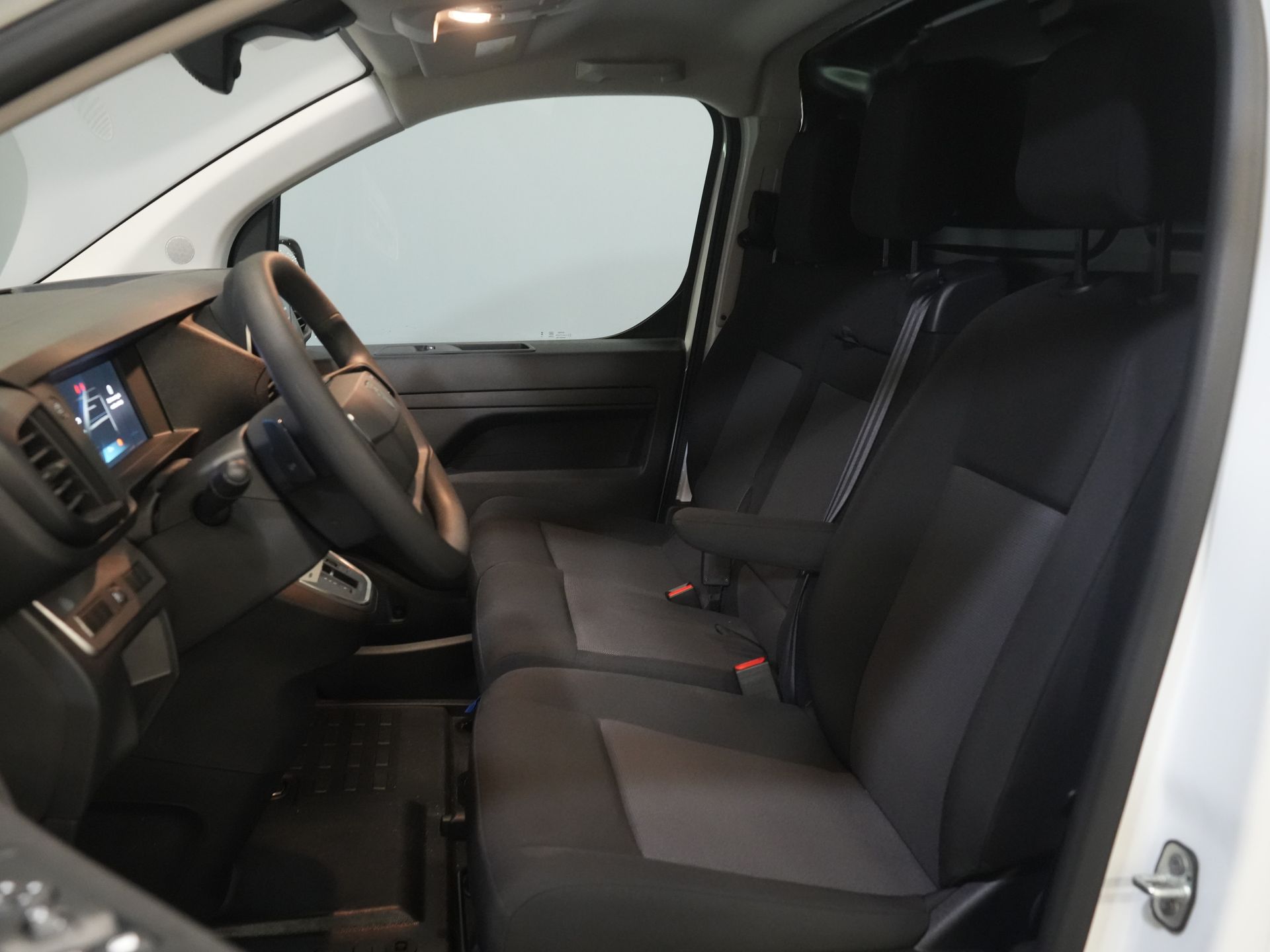 Peugeot Expert Van 2.0 HDi 145 hp Aut. L2 BPM FREE! LED/ Virtuelles Cockpit/ Carplay/ Navi/ Cruise/ Kamera