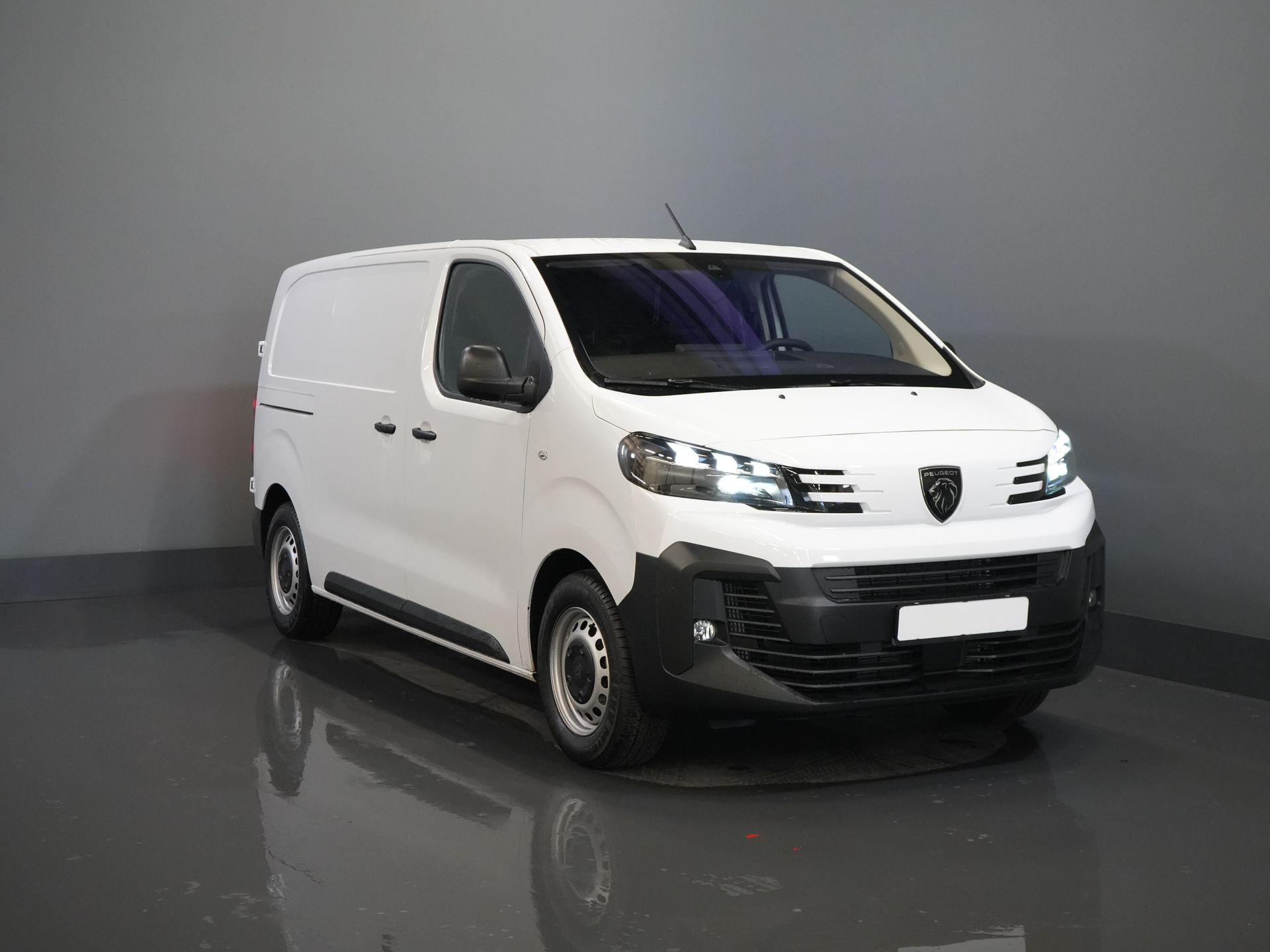 Peugeot Expert Van 2.0 HDi 145 hp Aut. L2 BPM FREE! LED/ Virtuelles Cockpit/ Carplay/ Navi/ Cruise/ Kamera
