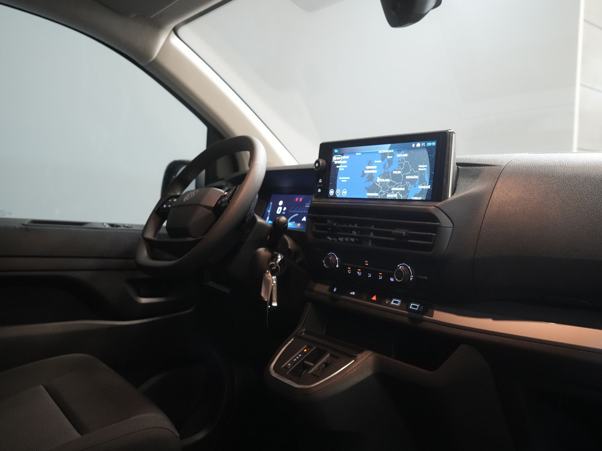 Peugeot Expert Van 2.0 HDi 145 hp Aut. L2 BPM FREE! LED/ Virtuelles Cockpit/ Carplay/ Navi/ Cruise/ Kamera