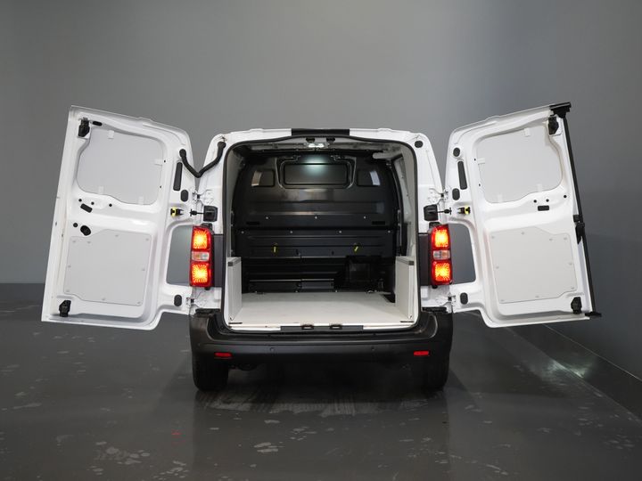 Peugeot Expert Van 2.0 HDi 145 hp Aut. L2 BPM FREE! LED/ Virtuelles Cockpit/ Carplay/ Navi/ Cruise/ Kamera