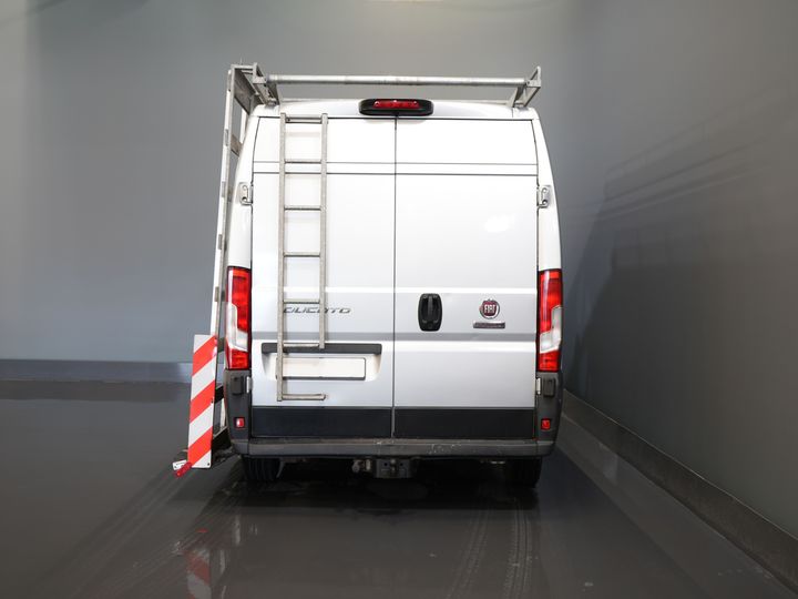 Fiat Ducato Bestelbus 2.3 MJ 120 pk L2H2 BPM VRIJ! Glasresteel/ Glastransporter/ Glaswagen/ Navi/ Climate/ Camera/ 2.5t Trekverm/ Imperiaal