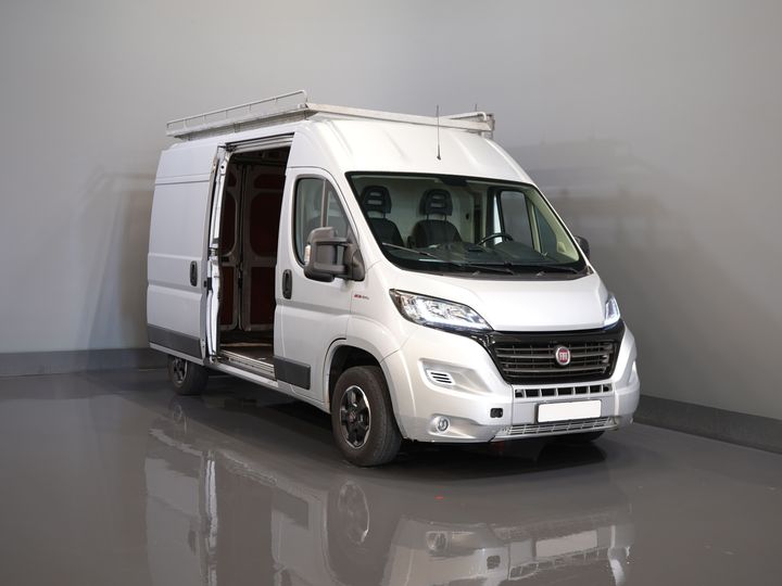 Fiat Ducato Bestelbus 2.3 MJ 120 pk L2H2 BPM VRIJ! Glasresteel/ Glastransporter/ Glaswagen/ Navi/ Climate/ Camera/ 2.5t Trekverm/ Imperiaal