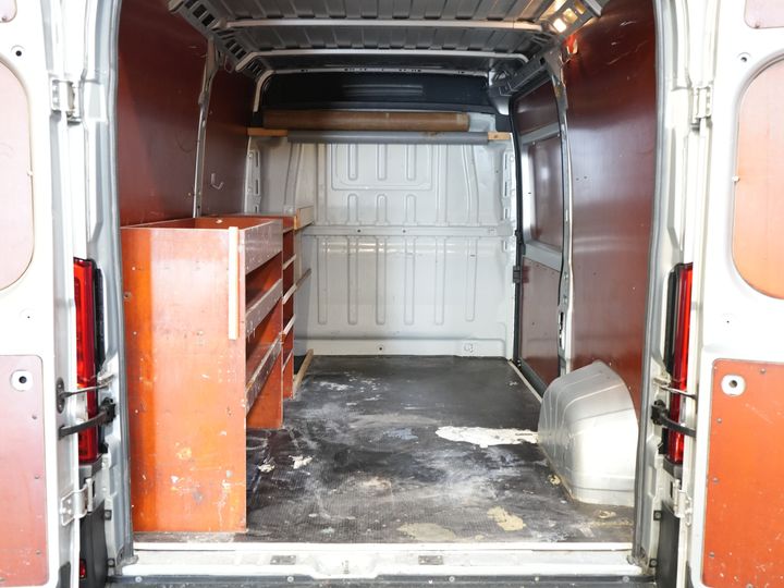 Fiat Ducato Bestelbus 2.3 MJ 120 pk L2H2 BPM VRIJ! Glasresteel/ Glastransporter/ Glaswagen/ Navi/ Climate/ Camera/ 2.5t Trekverm/ Imperiaal